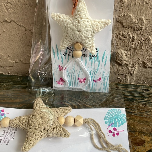 HANDMADE CROCHET STAR KEYCHAIN NATURAL COLOR WOODEN BEADS - Picture 9 of 14